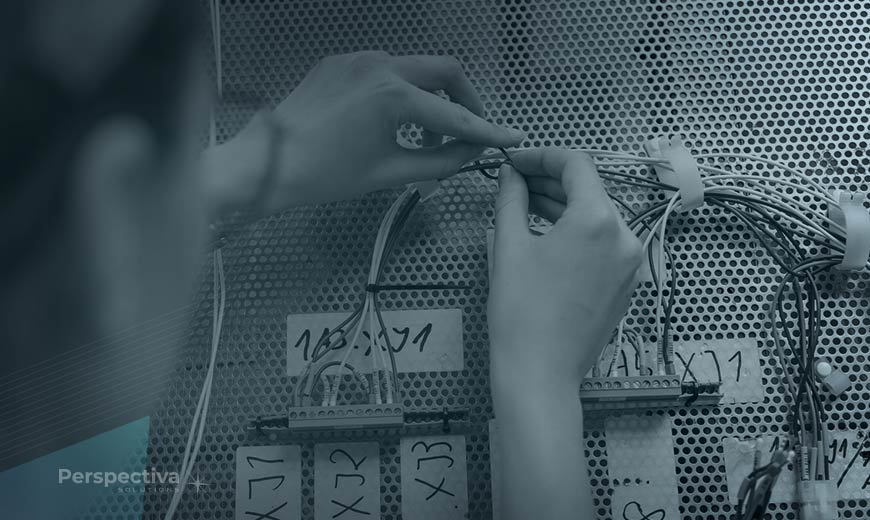 Taśmowanie wiązanie opaskami terminali wiązki elektrycznej - wiązki kablowej od Perspectiva Solutions